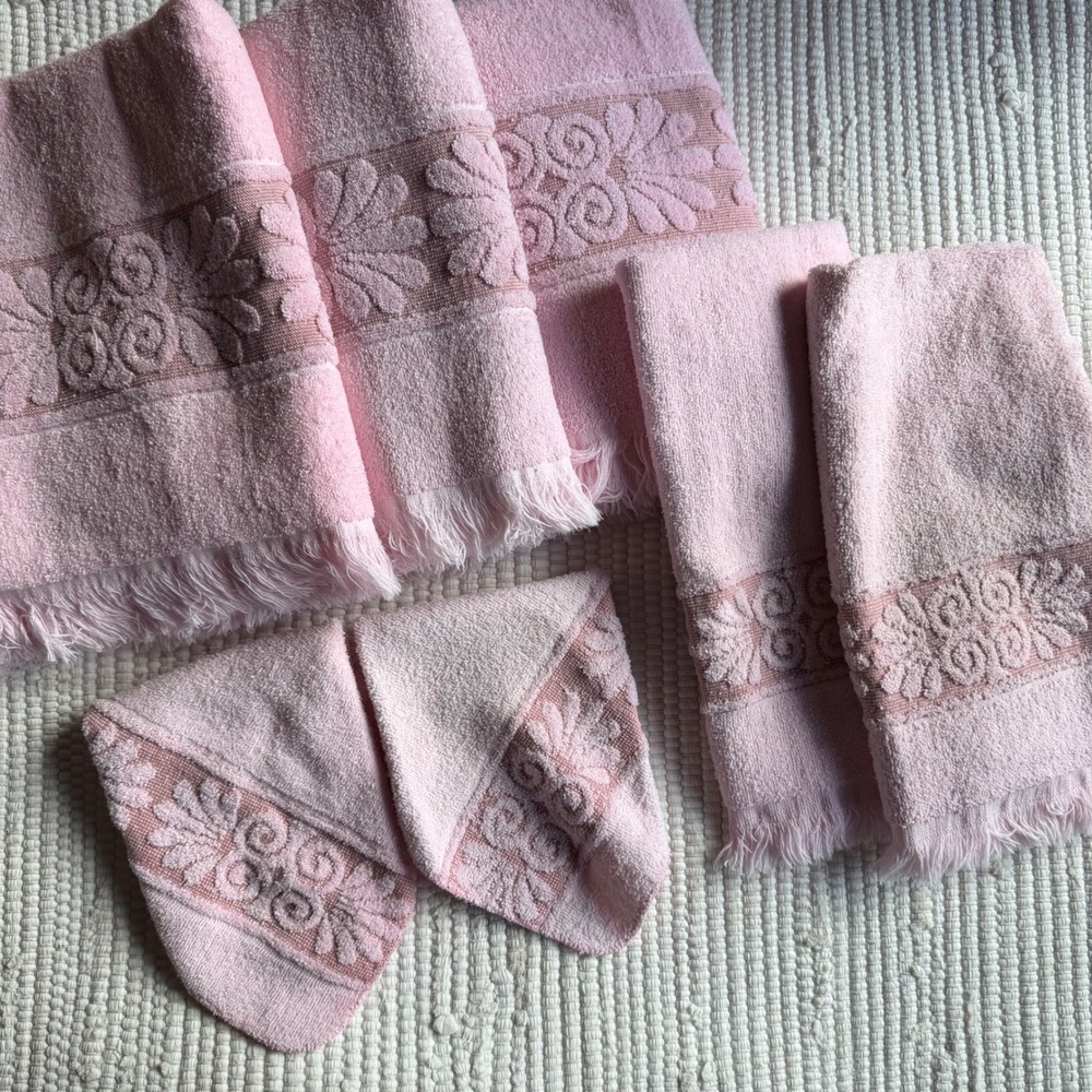 Vintage Cannon Monticello Pink Floral Fringed Towel Set 7 Piece MCM Retro Decor
